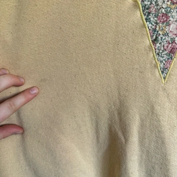 Vintage Quilted Pale Yellow Sweatshirt - Picture 6 of 7